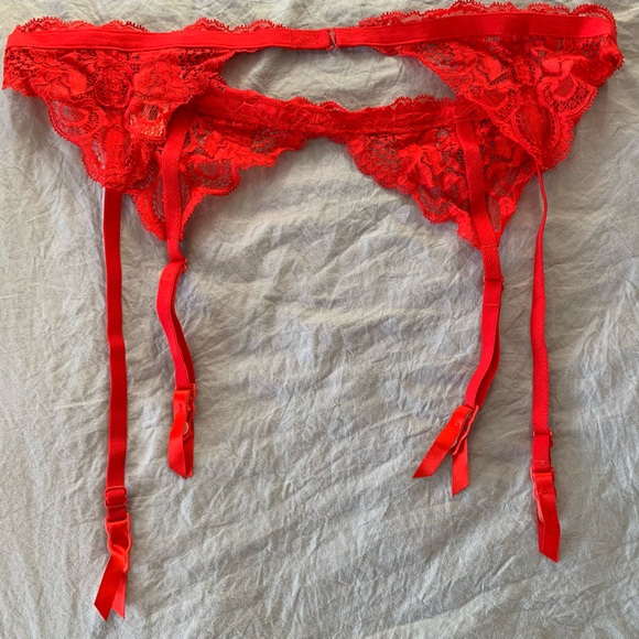 NWT Victorias Secret Red Lace Garter Belt - Picture 2 of 4